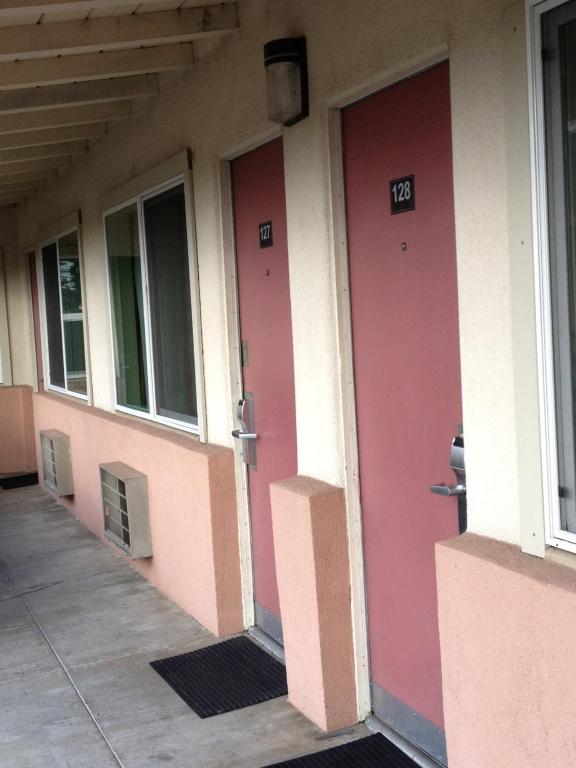 Travelodge by Wyndham Santa Rosa Wine Country image 14