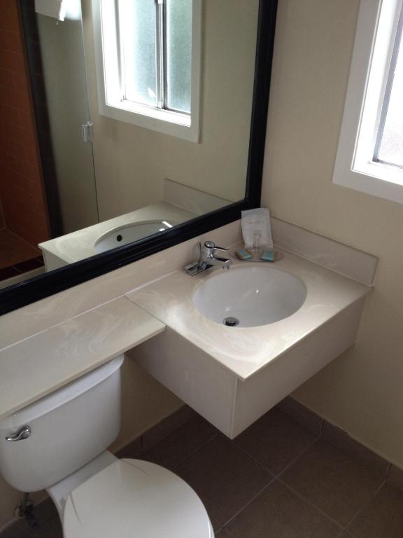 Travelodge by Wyndham Santa Rosa Wine Country image 15