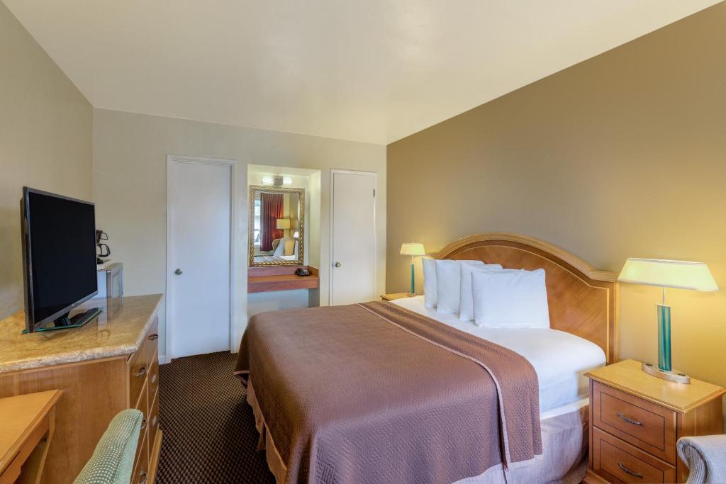Travelodge by Wyndham Santa Rosa Wine Country image 17
