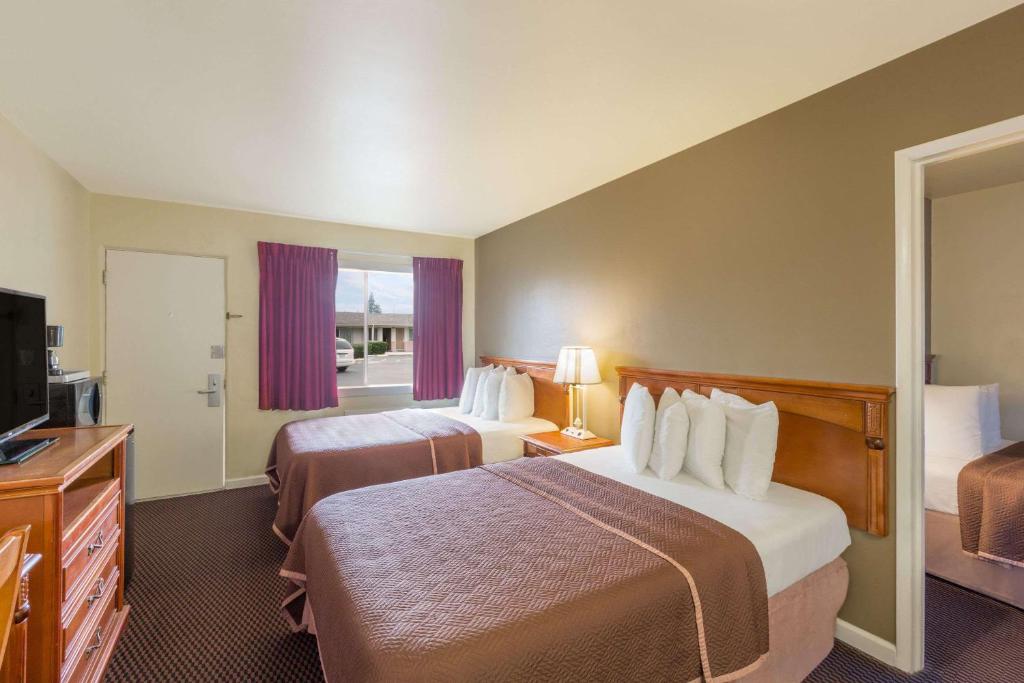 Travelodge by Wyndham Santa Rosa Wine Country image 18