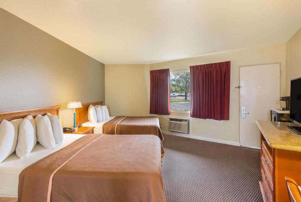 Travelodge by Wyndham Santa Rosa Wine Country image 24